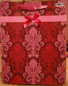 Фотка Пакет подарочный Красный орнамент