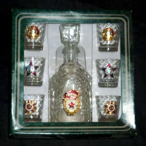 Фото Подарочный набор Бутылка и 6 рюмок СССР 23x24x11см