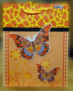 Картинка Пакет подарочный Бабочка оранжевый
