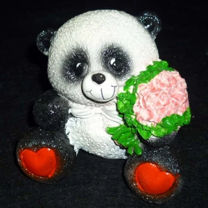 Картинка Сувенир Мишка (панда) с букетом 10см