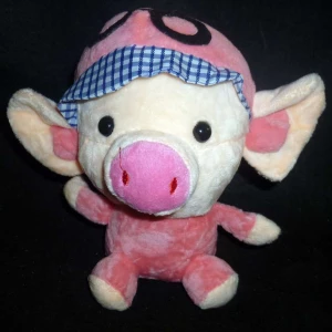 Фото Мягкая игрушка Свинья в кепке с очками 20x16см
