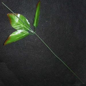 Фото Стебель с тройным листом розы 41см 107-028 1/30