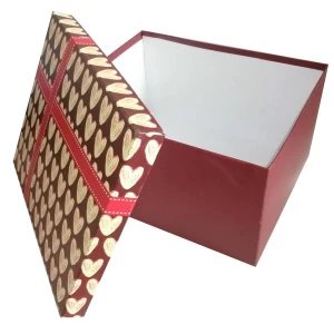 Картинка Подарочная коробка Жёлтые сердца, красная лента рр-9 28,5х24см