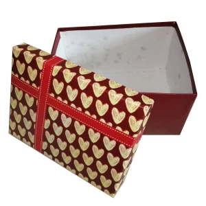 Картинка Подарочная коробка Жёлтые сердца, красная лента рр-5 20,5х16см
