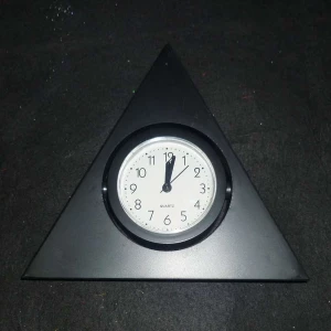 Фотка Часы треугольные 3834 21х18см