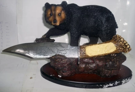 Покупаем по Санкт-Петербургу Статуэтка зверя и охотничий нож 1214 23x18x12см