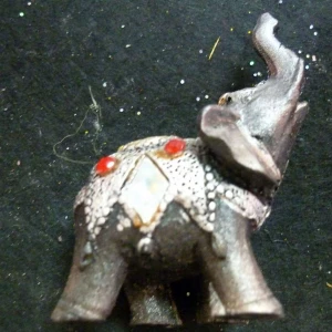 Фото Сувенир Набор 7 слонов серый с накидкой 3705