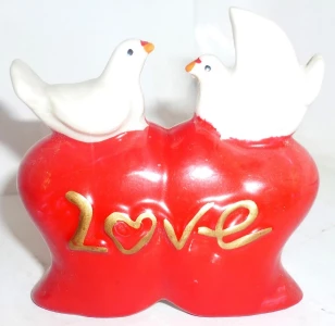 Купить Сувенир Два голубя и красное сердце 2181 7см