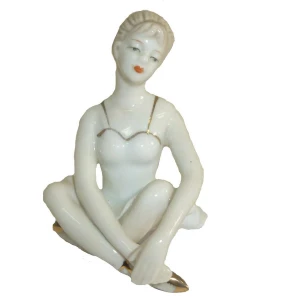 Приобретаем в Абакане Сувенир балерина сидит керамика с позолотой