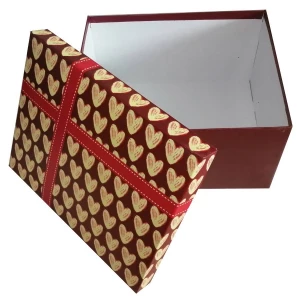 Картинка Подарочная коробка Жёлтые сердца, красная лента рр-8 26,5х22см