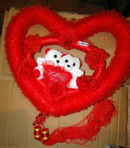 Фотография Свадебное украшение Сердце пенопласт с розами и мишками