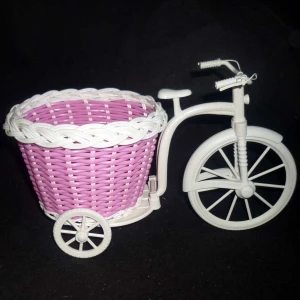 Картинка Велосипед с плетённой коляской для топиария