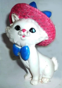 Картинка Сувенир Кошка в шляпе с бантиком 3300 10см