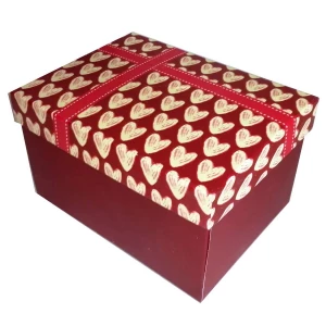 Купить в Санкт-Петербурге Подарочная коробка Жёлтые сердца, красная лента рр-4 18,5х14см