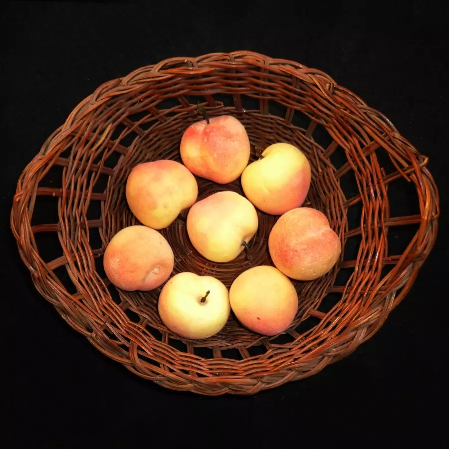 2 8 фруктов составляют персики. Яблоко из пенопласта. Яблочки из пенопласта. Персик из пенопласта. Апельсин из пенопласта.