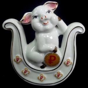 Фотка Сувенир Свинья в подкове бело с позолотой 11см