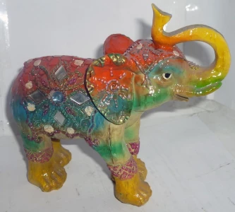 Великие Луки. Продаётся Сувенир Слон разноцветный средний 2452 15,5х13,5 см.