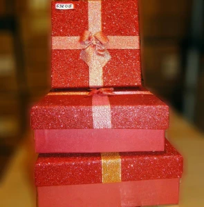 Картинка Набор 3 подарочных коробок красный стиль