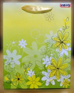Фото Пакет подарочный Нежные цветы желтые